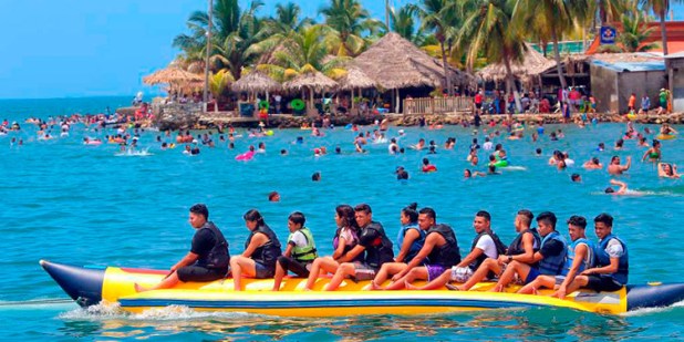 Así era una Semana Santa antes de la pandemia en algunas playas de Honduras.