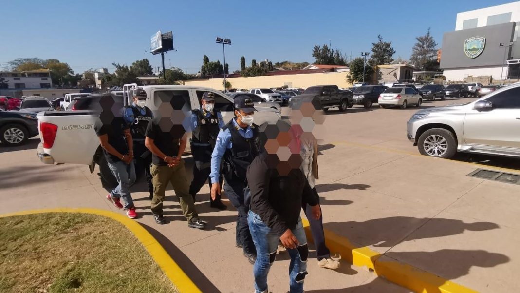 capturan a padre y sus tres hijos