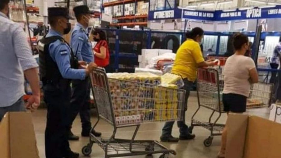 Policías cervezas