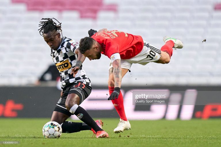 Benfica derrota sin dificultad al Boavista de Elis y Benguché