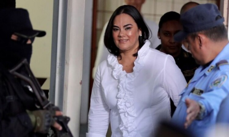 La portavoz de la Corte Suprema de Justicia (CSJ), Lucía Villars, comunicó que el dictamen médico emitido incapacita a la ex primera dama de Honduras, Rosa de Lobo, para someterse a cualquier tipo de juicio oral.