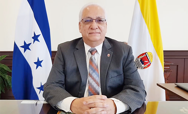 Rector Francisco Herrera.