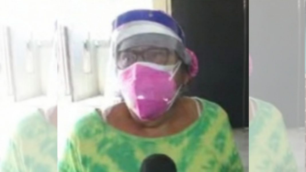 mujer llora cupo hospital