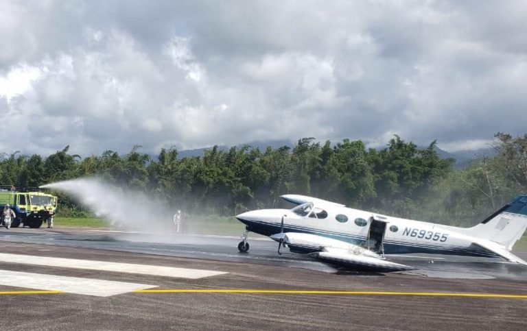Avioneta aterriza en La Ceiba