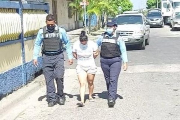 mujer arrancó dedo a madrastra