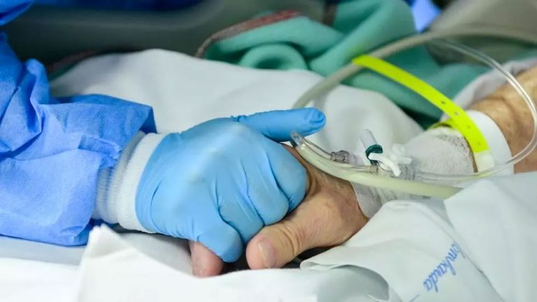 médicos ingresados por COVID-19