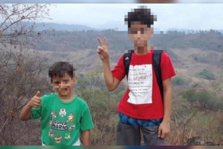 Madre clama por sus hijos deteni