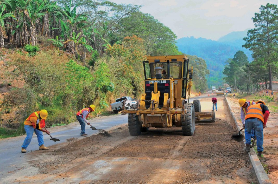 Gobierno debe pago constructoras