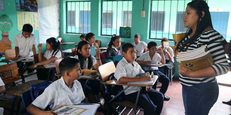 Escuelas estadounidenses docentes hondureños