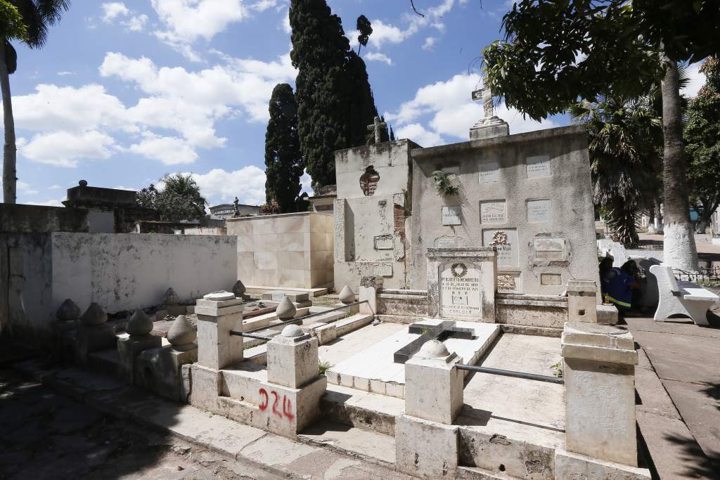 La Paz cementerio COVID-19