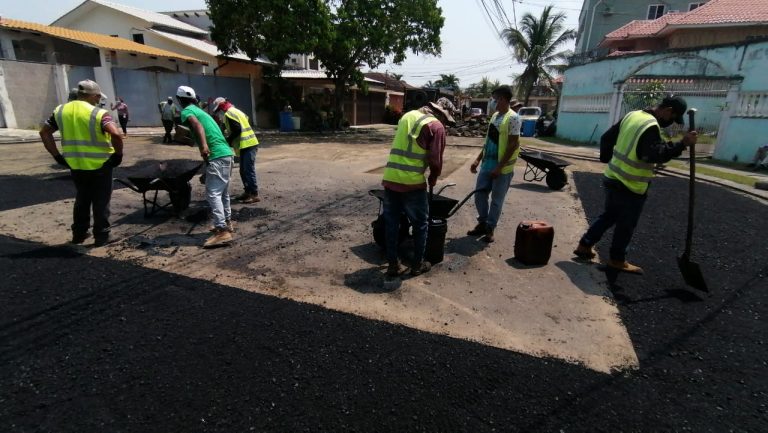 bacheo en la fesitranh y los álamos