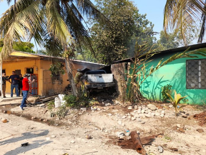 carro destruye casa Tocoa