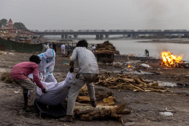 cadáveres en India