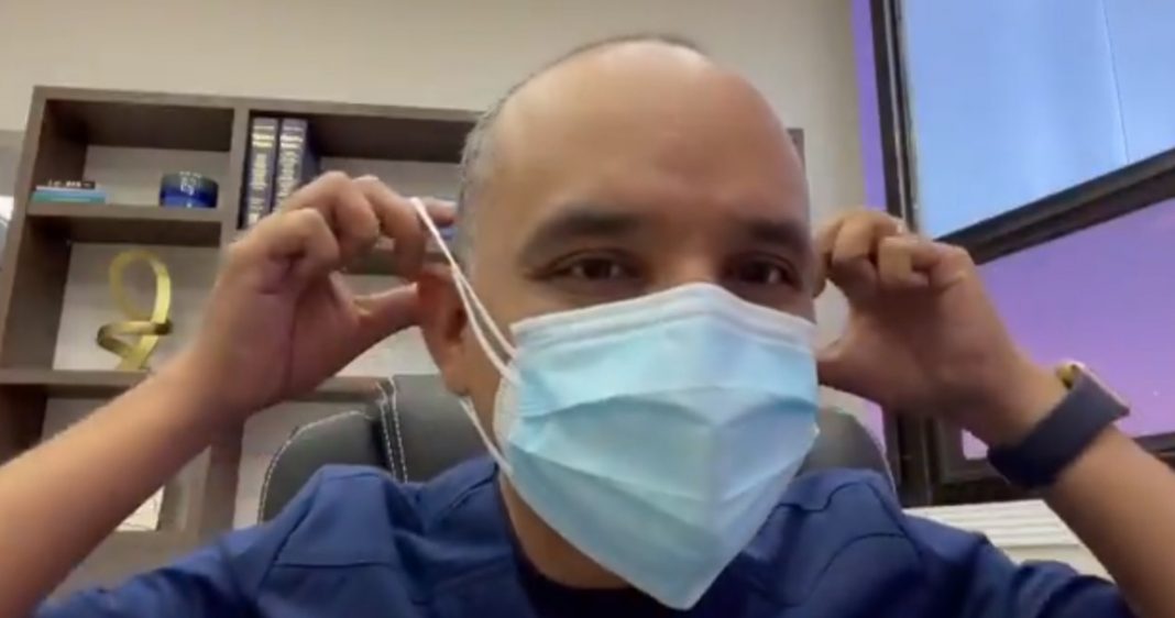 Médicos iniciativa doble mascarilla