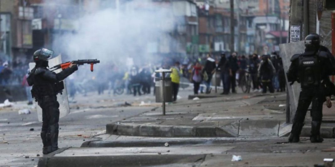 Represión policial a manifestantes en Colombia