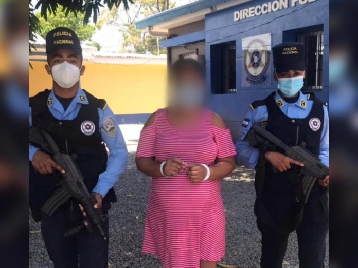 arrestan a mujer Atlántida