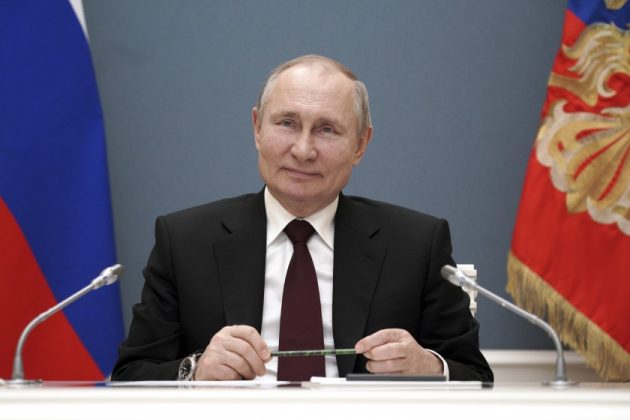 Putin invita vacunarse en Rusia