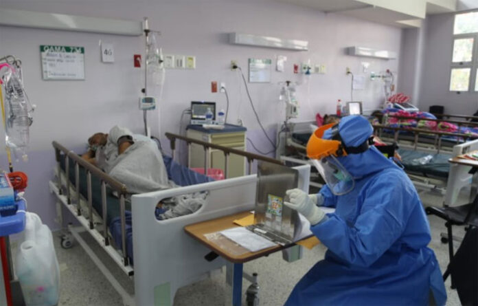 enfermera segunda dosis se contagió de COVID