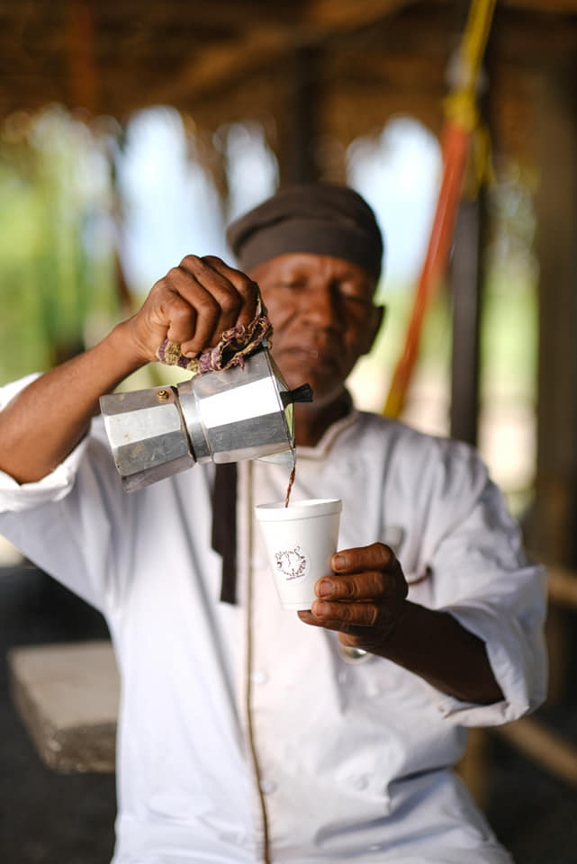 desalojo La Hora del Café