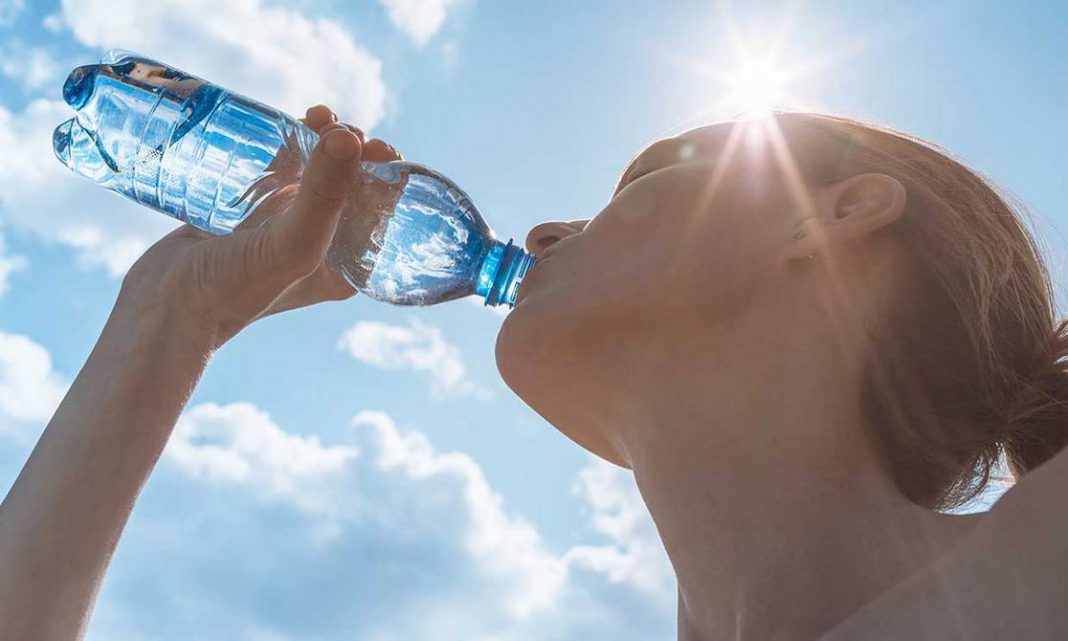 tomar agua vacuna