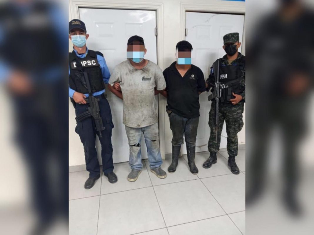 hombres atentan contra Policía en Atlántida