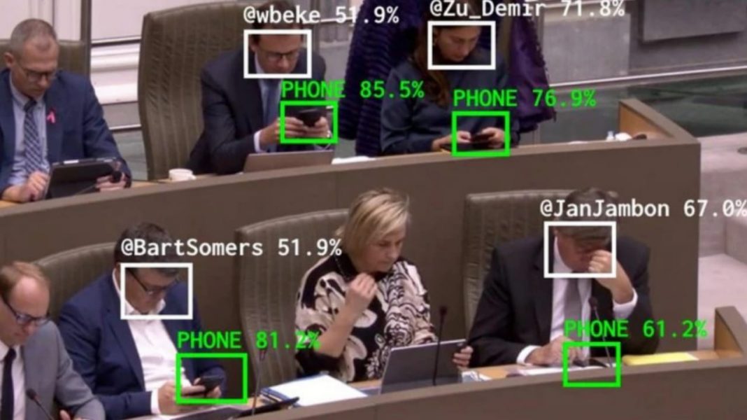 diputados que usan celular twitter