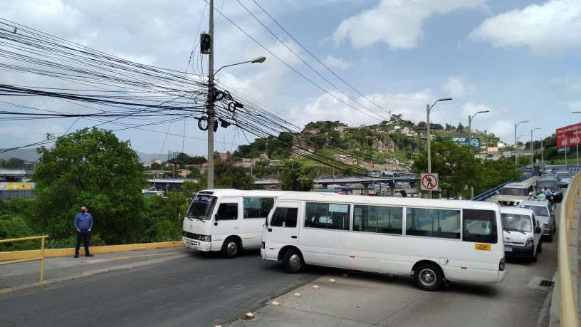 transporte en desacuerdo con el paro