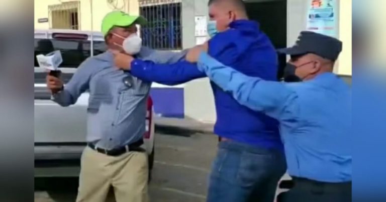 periodistas de Choluteca se van a los golpes