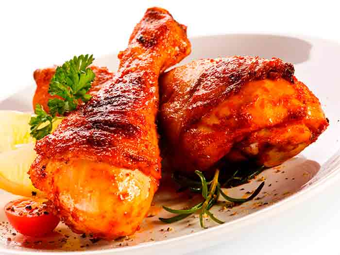 El pollo es una carne magra que apenas contiene grasa.