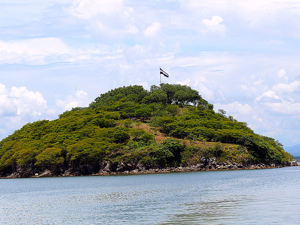 Diputado salvadoreño Isla Conejo