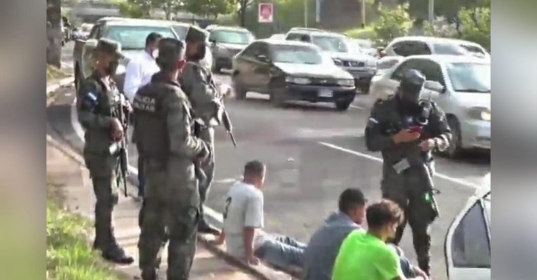 sospechosos tenían fotos de policías y códigos