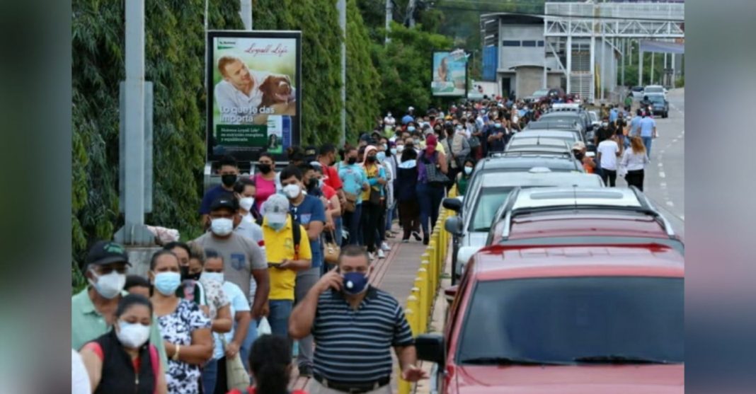 filas Vacunatón en la capital