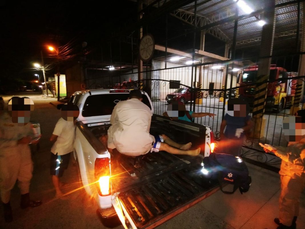 hombre muere en estación de Bomberos