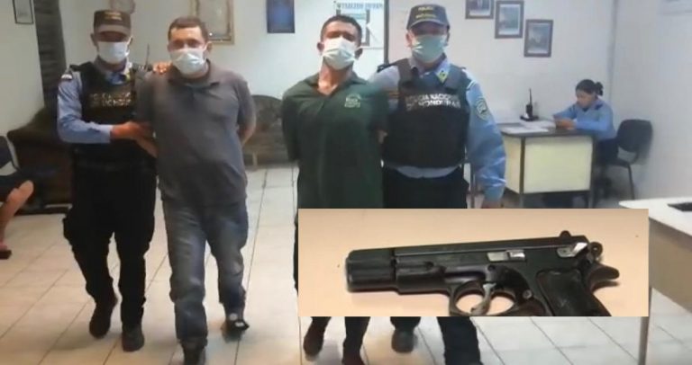 capturan hombre con arma policial