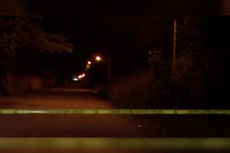 «Encostalado» encuentran el cuerpo de una persona en SPS