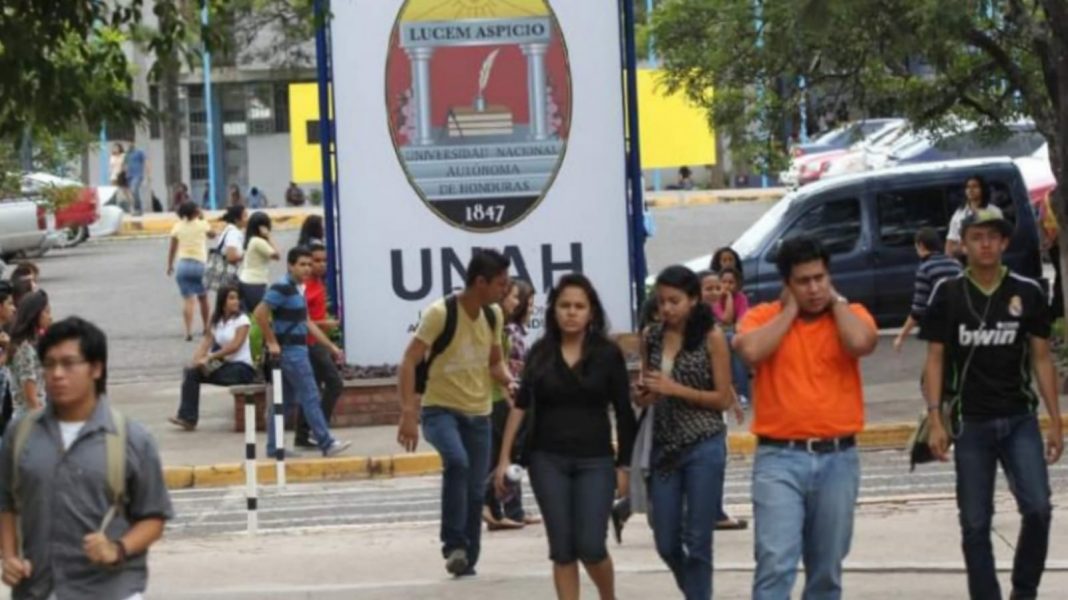 programa de becas que tiene la UNAH