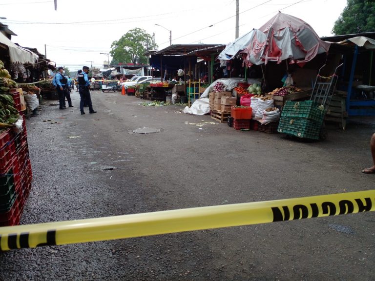 matan a hombre en mercado Dandy