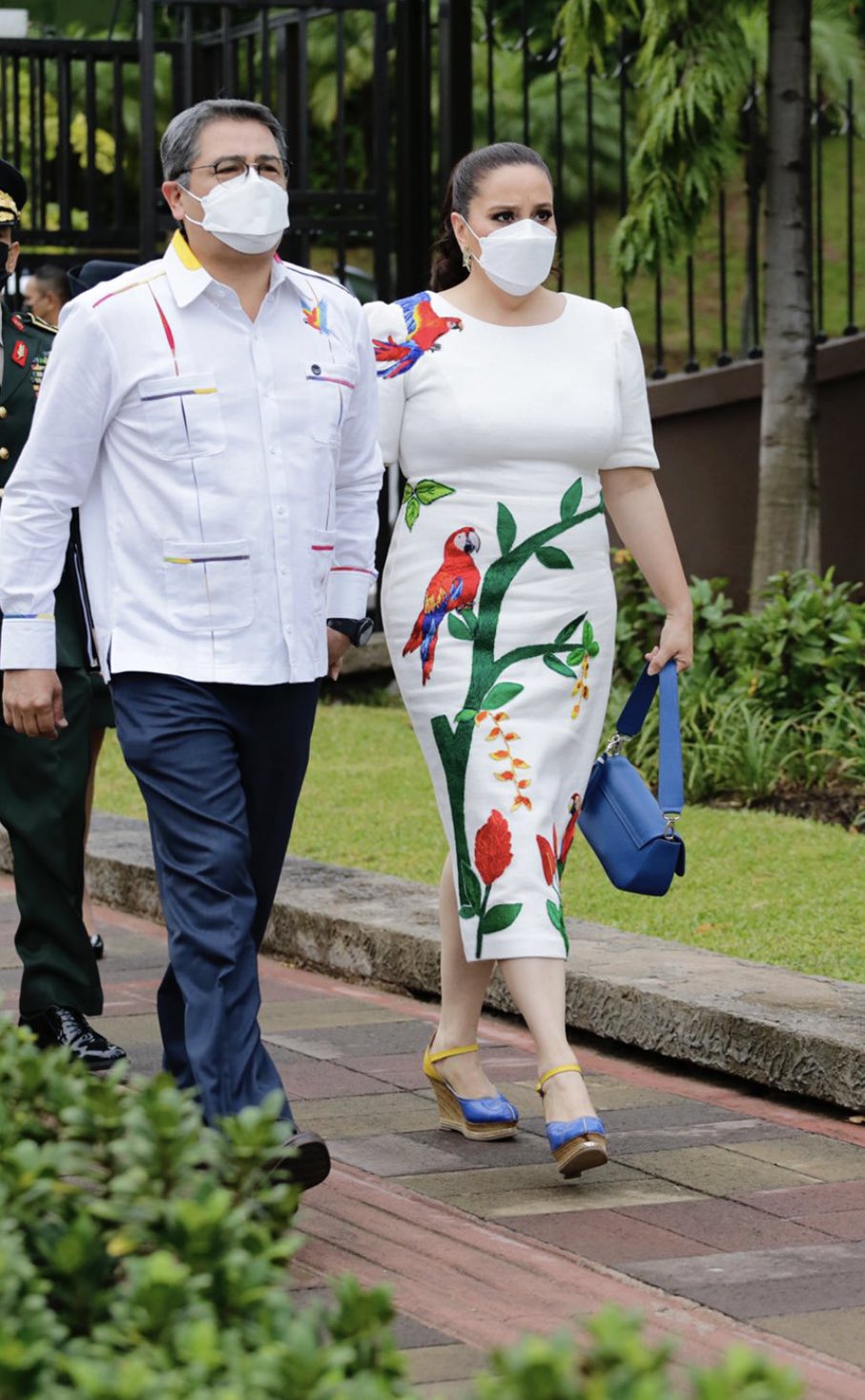 La Guara Roja fue el eje central en el vestido de la primera dama.