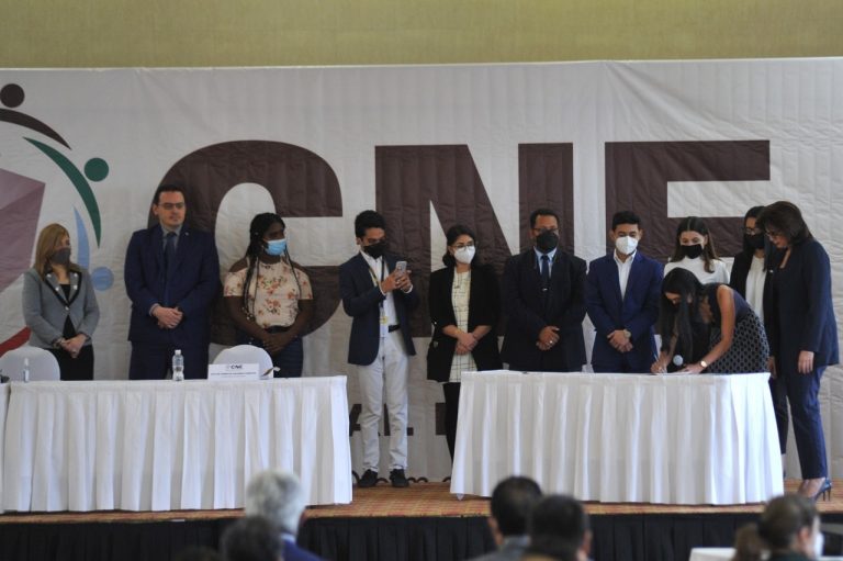 CNE firma acuerdos veeduría