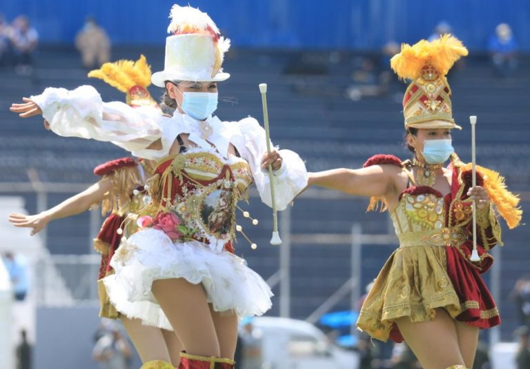 desfile palillonas bicentenario