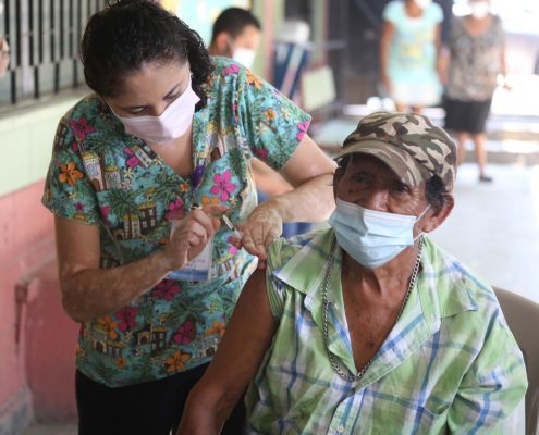 feriado vacunación en terminales