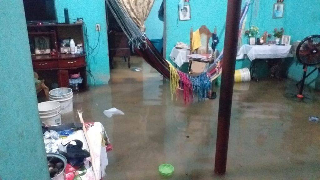 Con el agua a la cintura tras fuertes lluvias en San Lorenzo