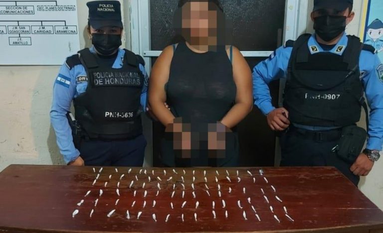 Niña con cocaína en Valle