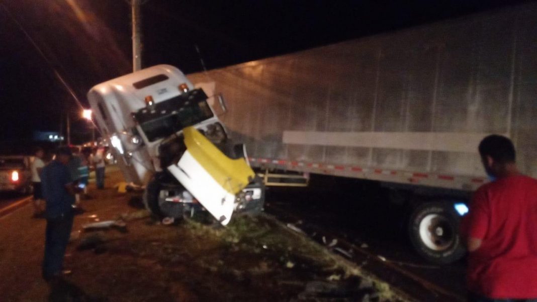 Rastra con cervezas volcó en CA-5