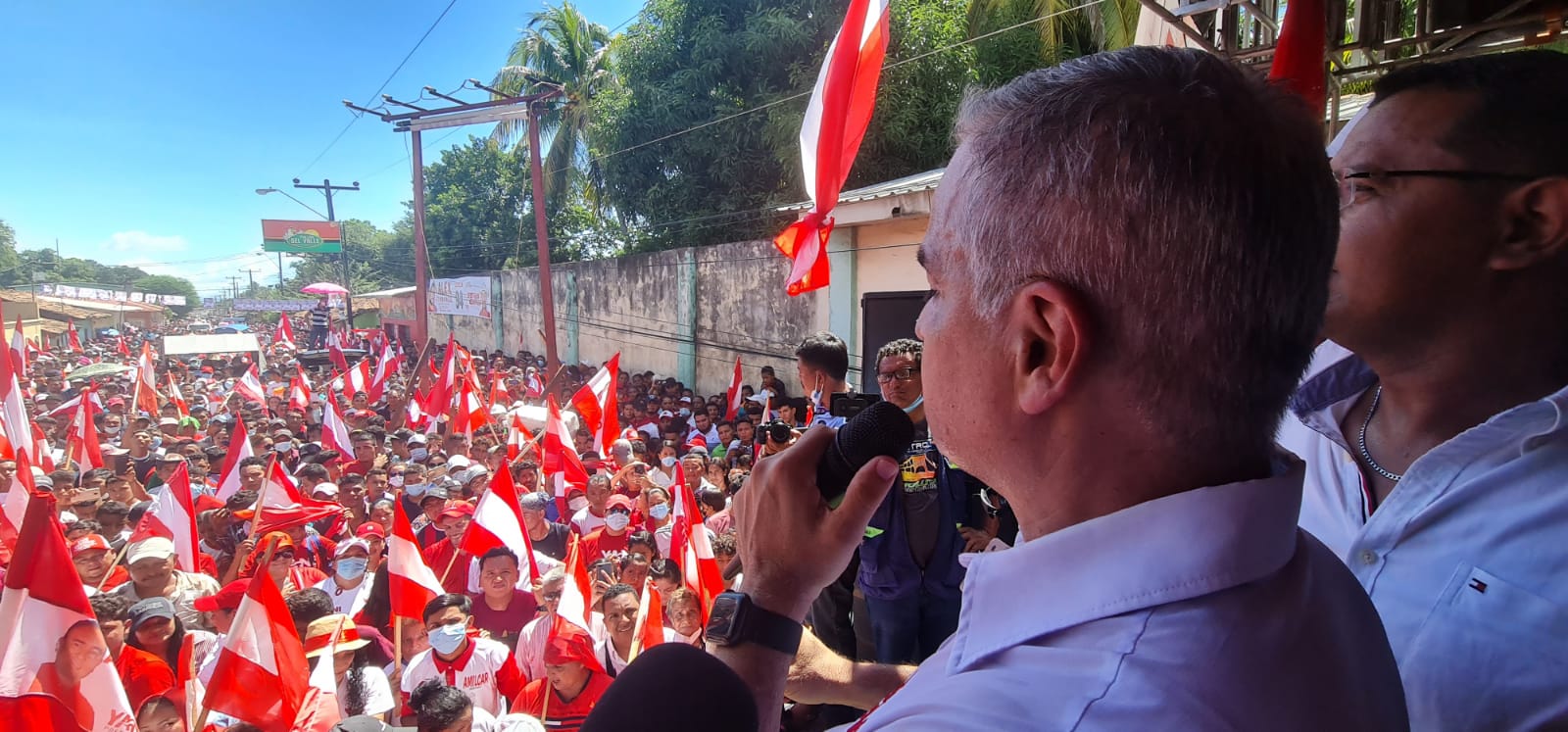 Encuesta refleja que Yani vuelve a crecer en intención de voto