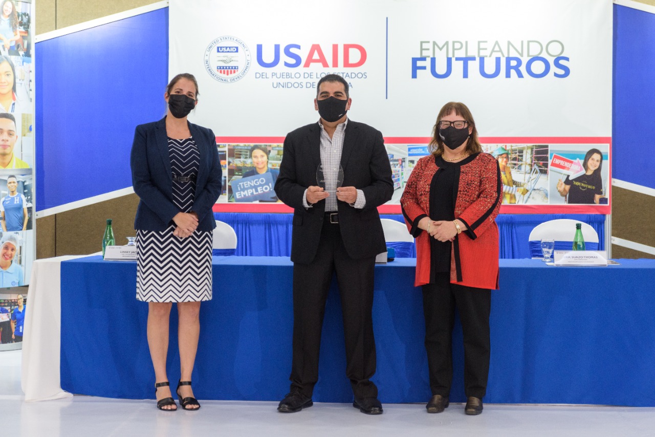 reconocimientos a Diunsa, USAID entrega reconocimientos, USAID genera empleos para jóvenes, Cooperación con Diunsa no permite migración irregular, oportunidades para empleo en jóvenes,