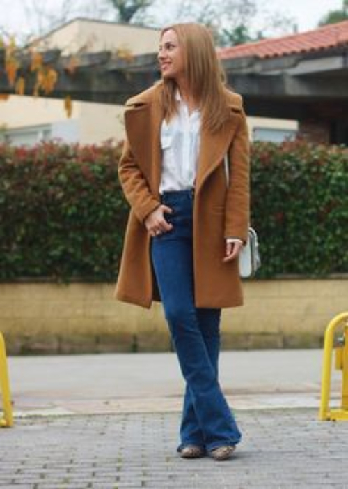 Los flats le restan elegancia a tu atuendo si usas pantalón campana.