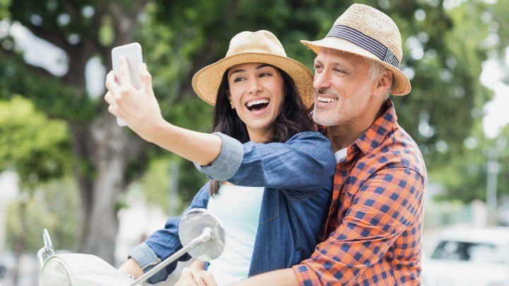 ¿Por qué a las mujeres les gustan los hombres mayores?