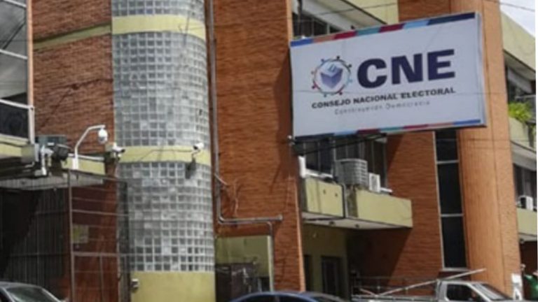 CNE Roberto Contreras
