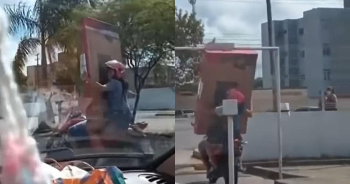 mujer cae motocicleta pantalla